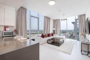 Weekly rate - Centrally located 1 bed with lagoon access and balcony in District One